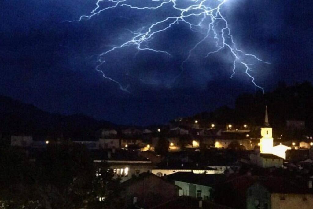 Pis Amb Encant A Campdevanol,Al Centre Del Poble. Экстерьер фото